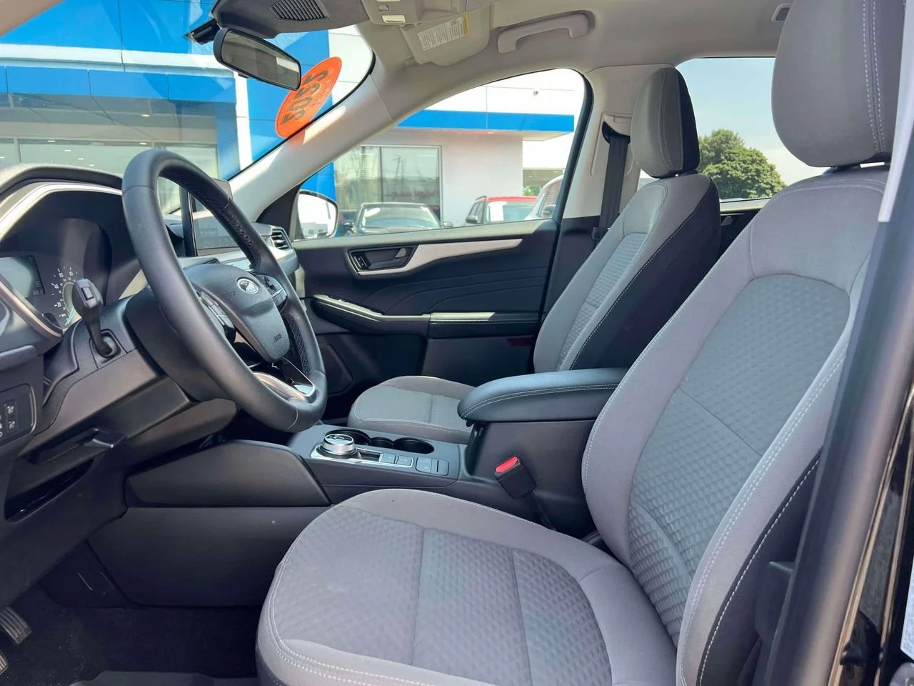 Used 2022 AGATE BLACK METALLIC Ford SE image 18