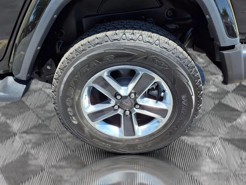 Used 2022 Black Jeep Unlimited Sahara image 22