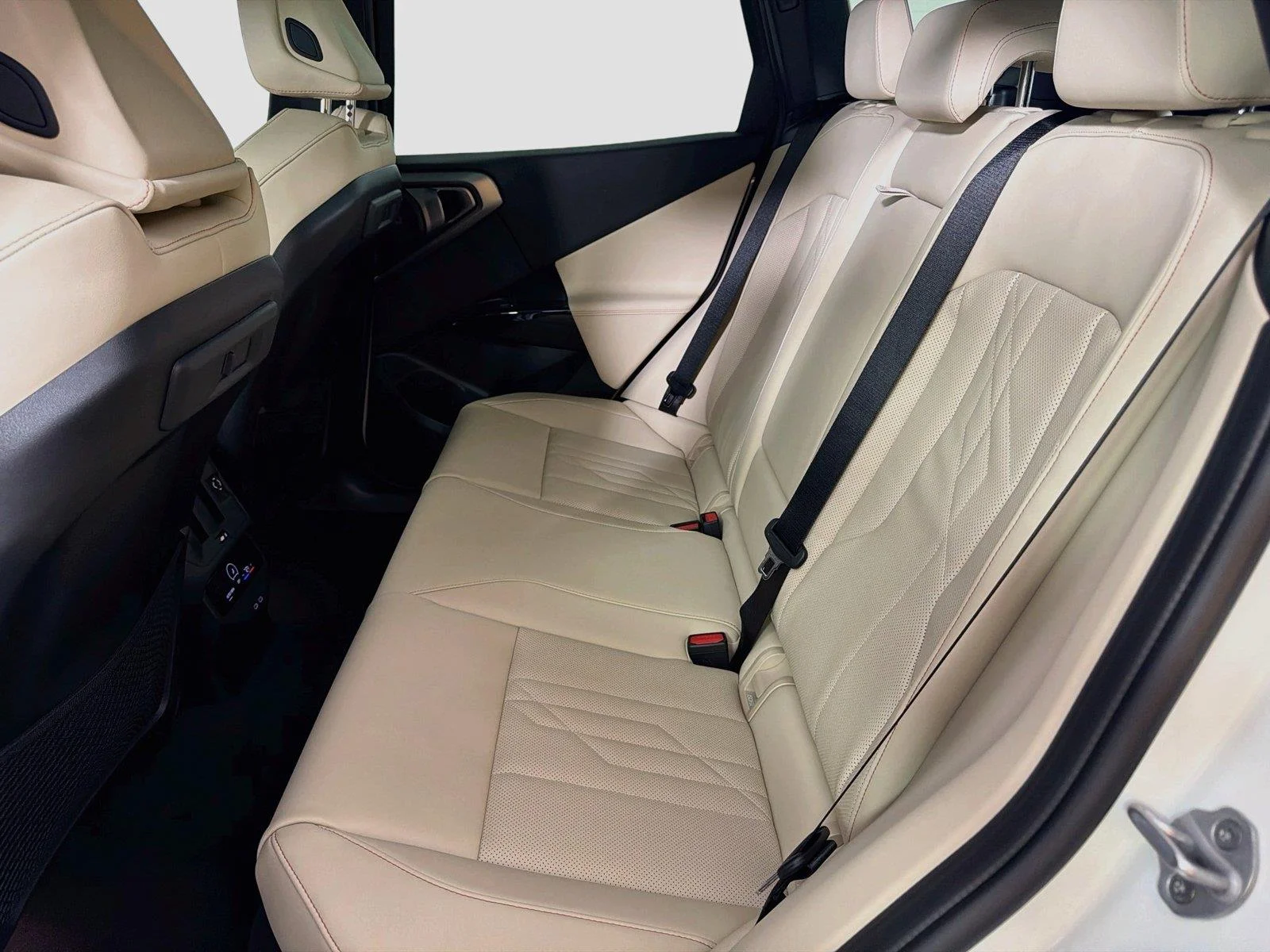 New 2026 Alpine White BMW 30 xDrive image 25