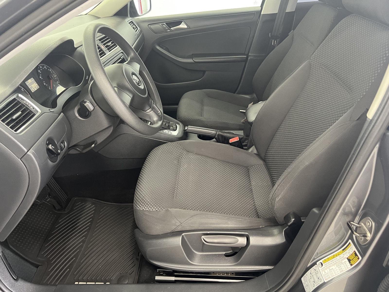 Used 2014 Platinum Gray Metallic Volkswagen S image 13