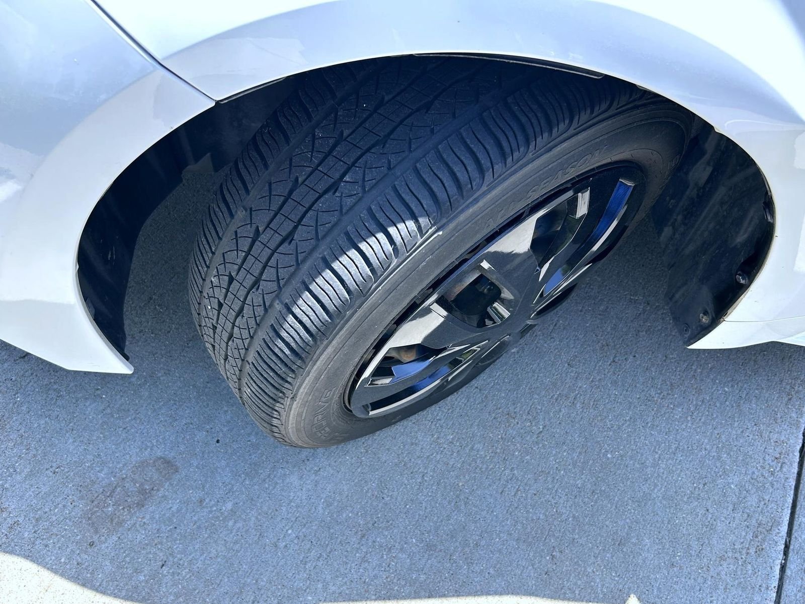 Used 2020 White Toyota LE image 23