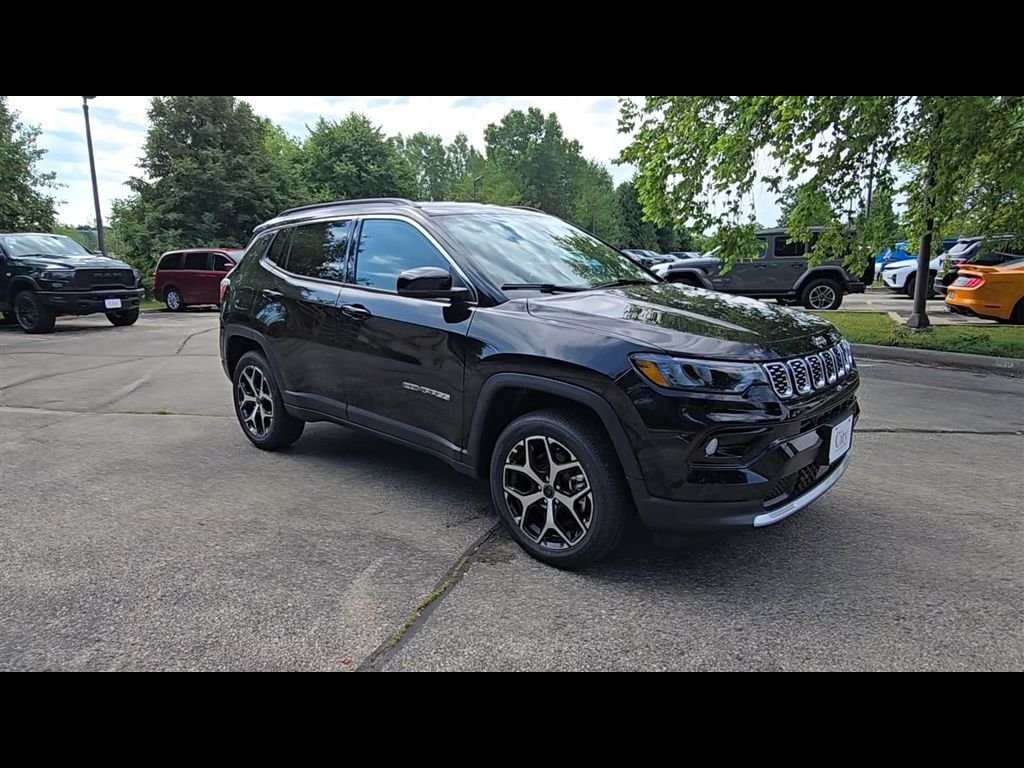 New 2026 Diamond Black Crystal Pearl-Coat Exterior Paint Jeep Limited image 9