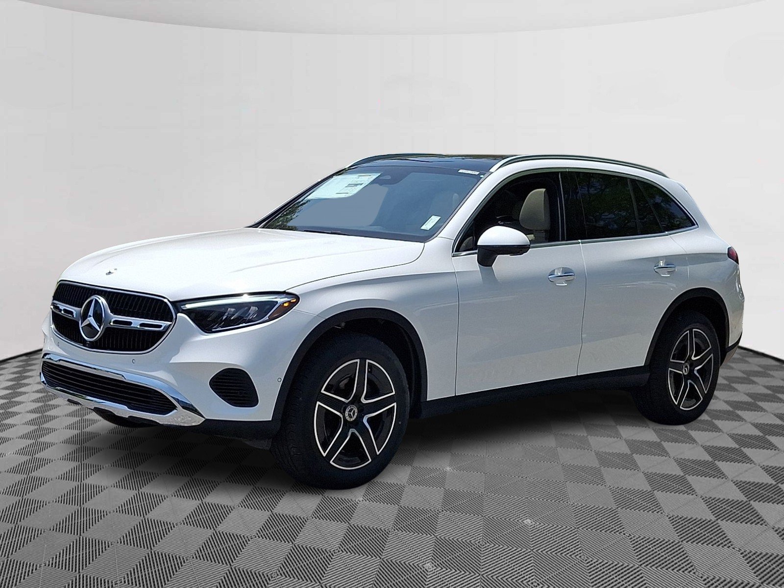 New 2026 Polar White Mercedes-Benz GLC 300 image 3