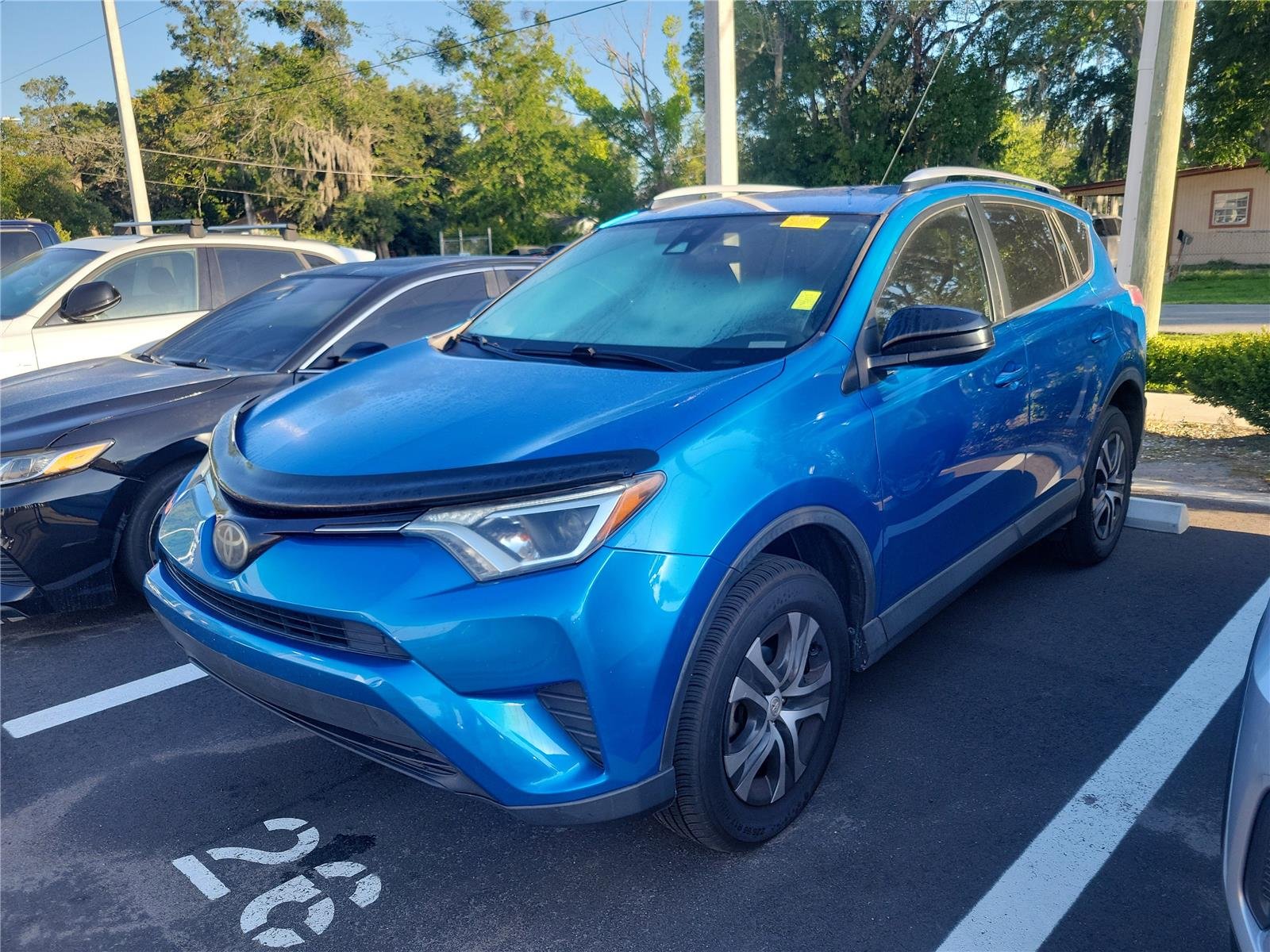 2017 Toyota RAV4 LE's photo