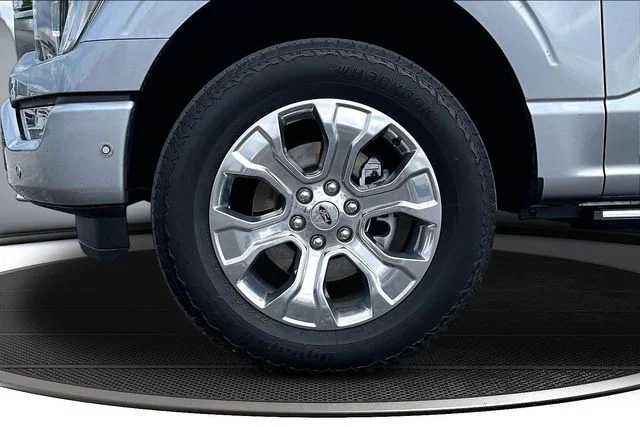 Used 2023 Silver Metallic Ford Platinum image 34