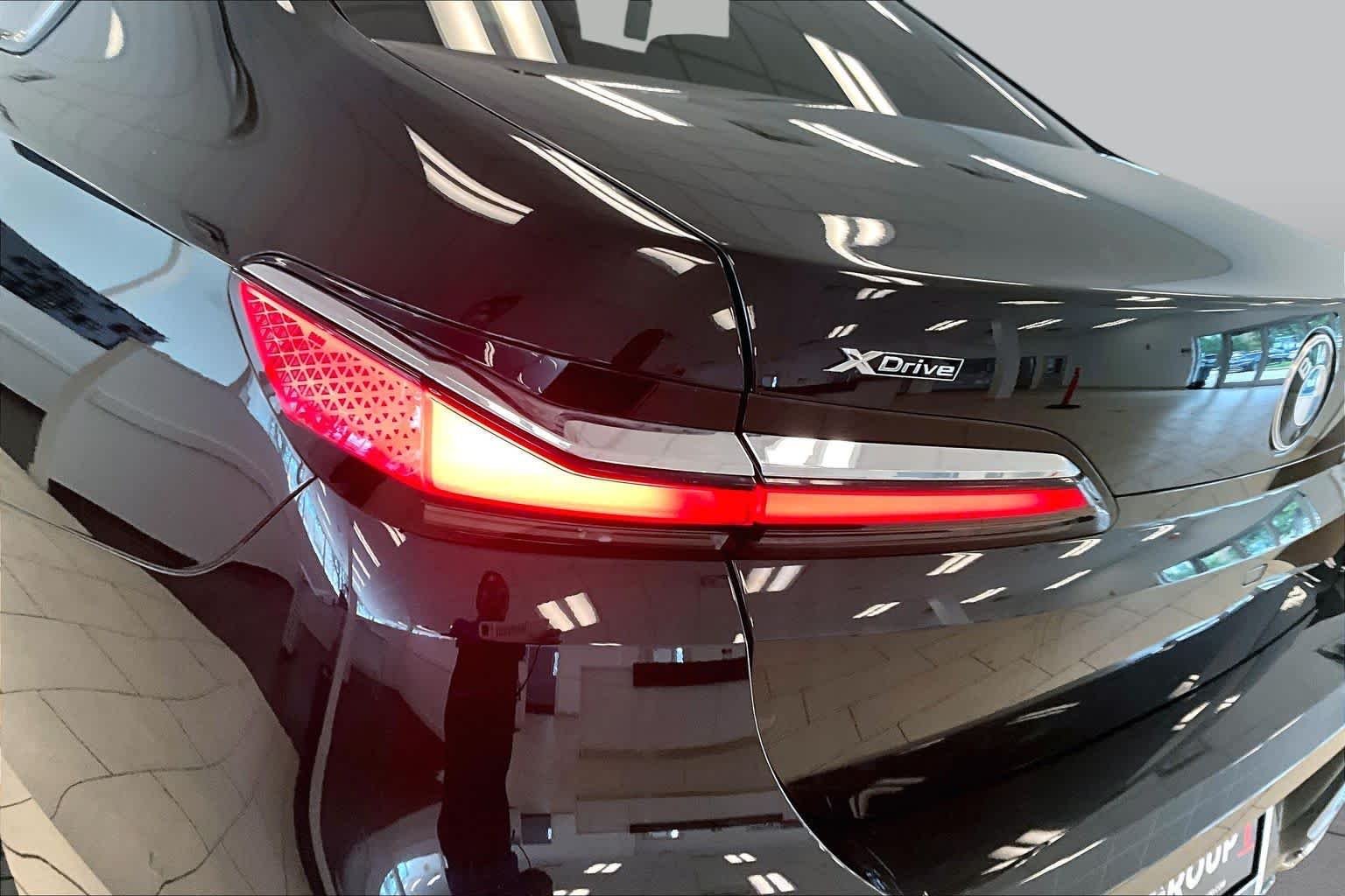Used 2023 Black Sapphire Metallic BMW 760i xDrive image 27