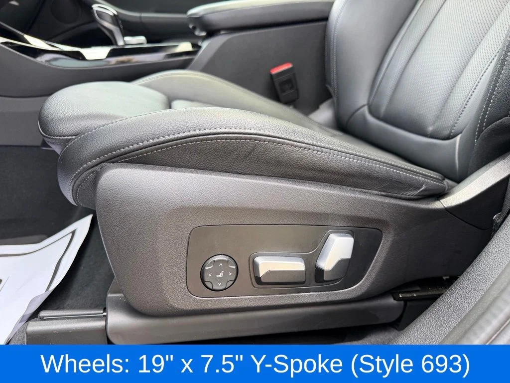 Used 2023 Black BMW sDrive30i image 25