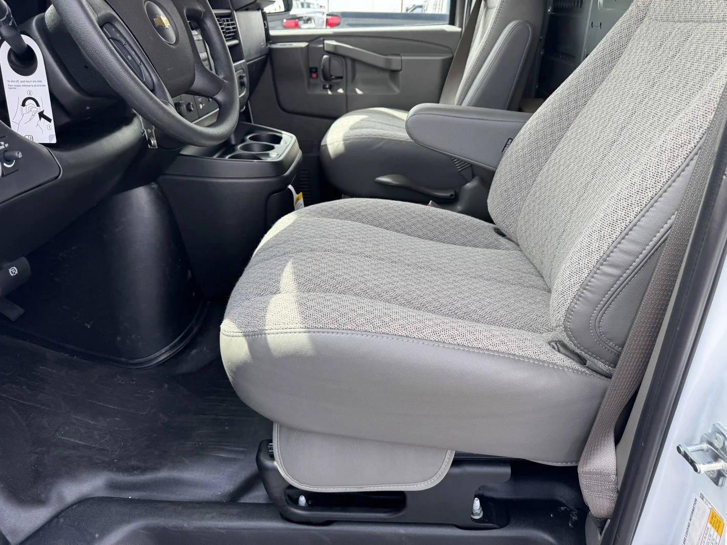 2026 Chevrolet Express Cargo Work Van - Photo 18