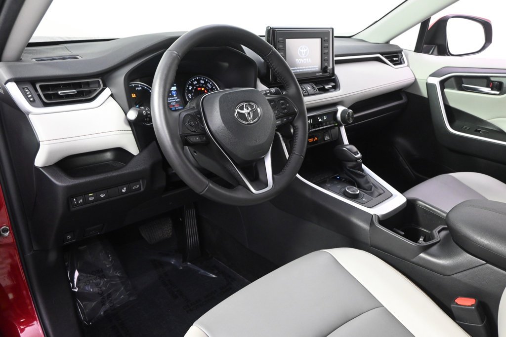 Used 2022 Pearl Toyota XLE Premium image 11