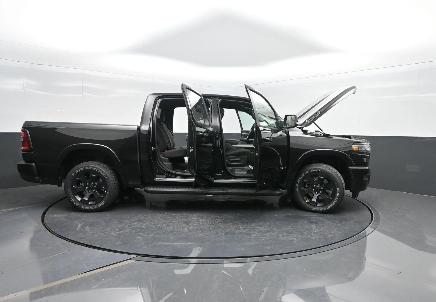 New 2026 Diamond Black Crystal Pearl-Coat Exterior Paint RAM Big Horn image 48