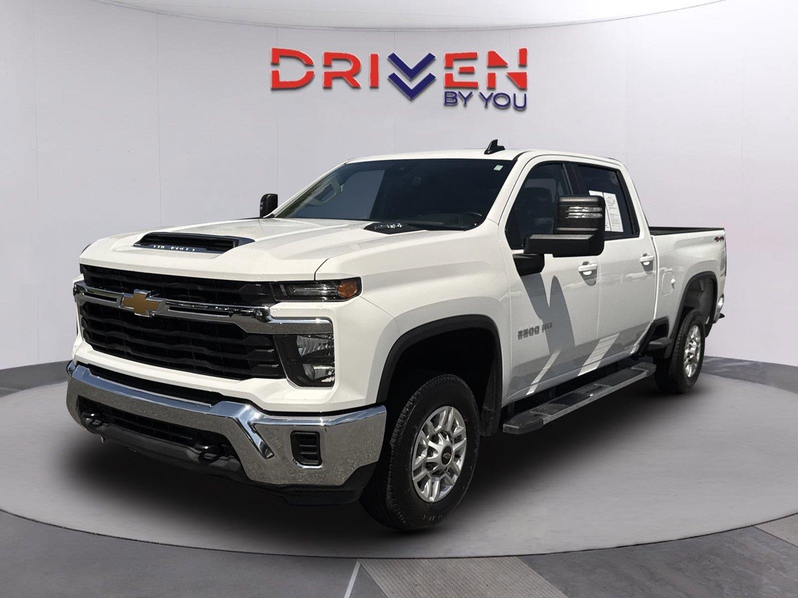Used 2026 Summit White Chevrolet LT image 7