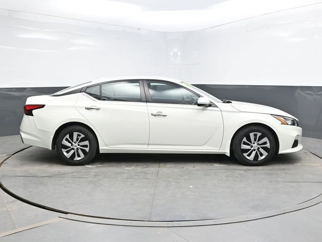 Used 2020 White Nissan 2.5 S image 9