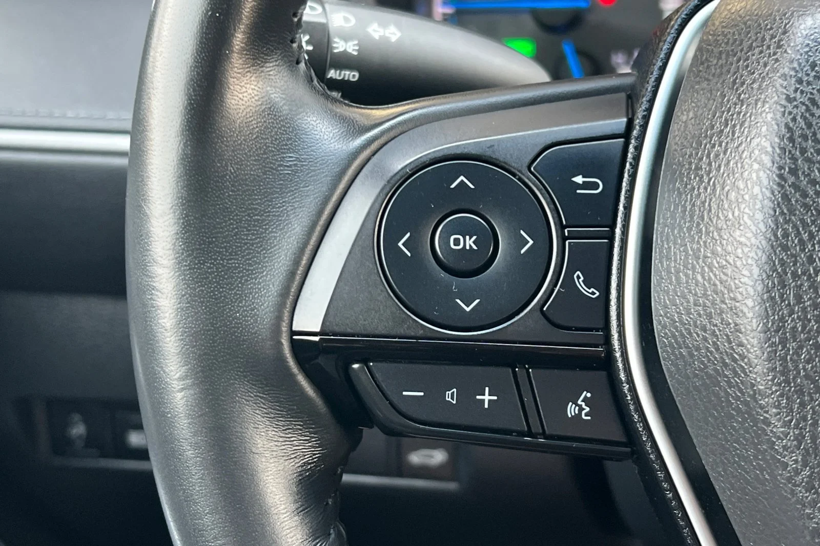 Used 2021 Coastal Gray Metallic Toyota XLE image 25