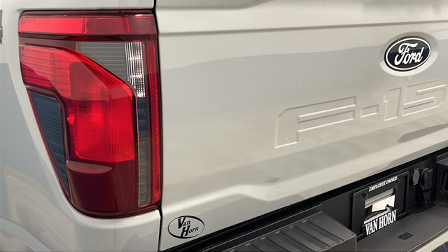 Used 2024 Avalanche Gray Ford XLT image 38