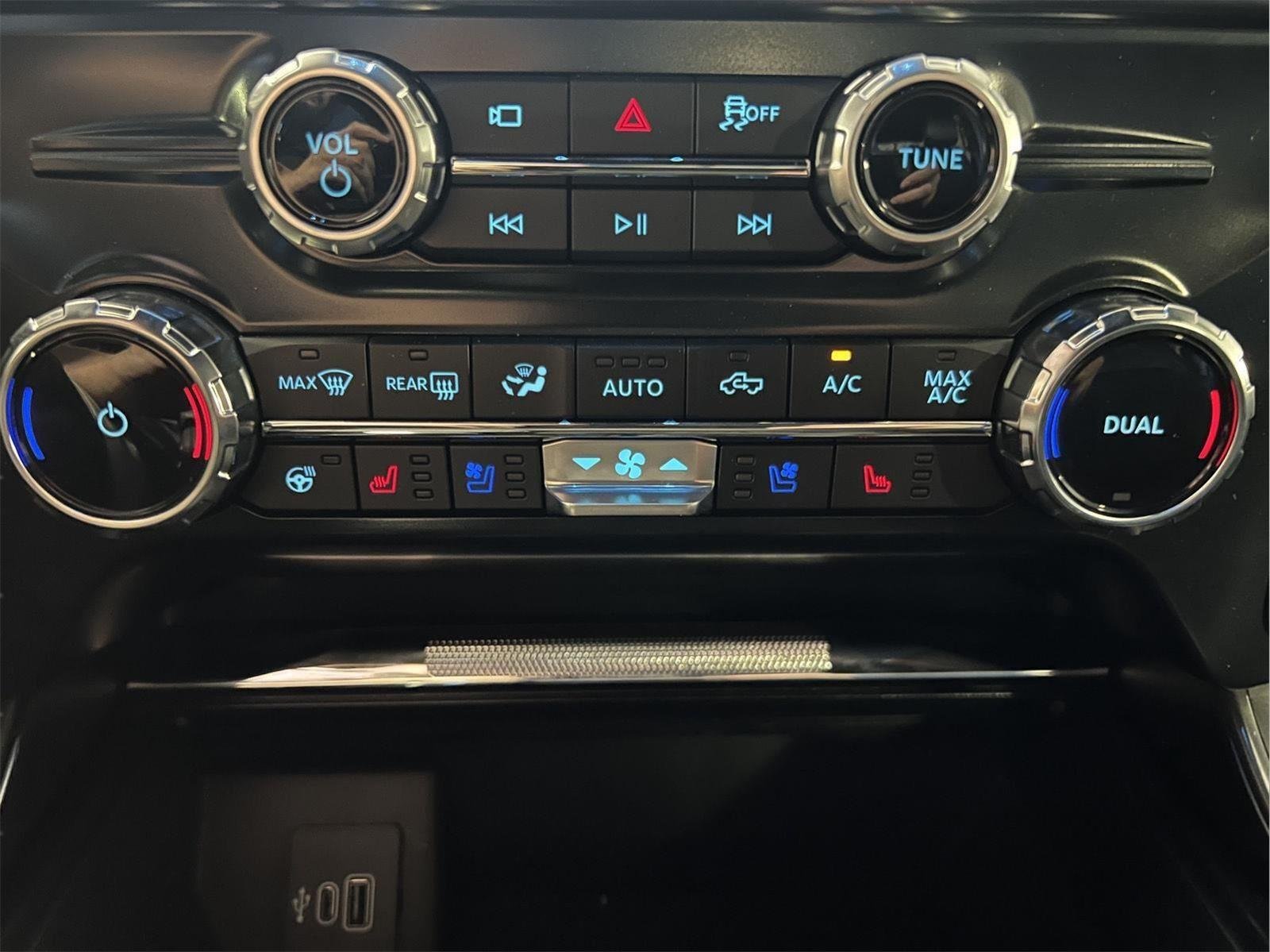 Used 2026 Agate Black Metallic Ford Lariat® image 27