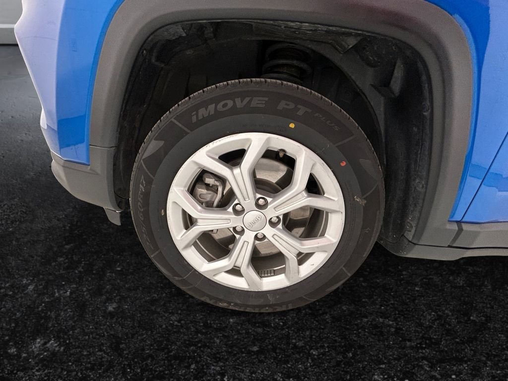 Used 2024 Blue Jeep Latitude image 27