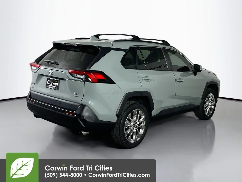 Used 2022 Gray Toyota XLE Premium image 16