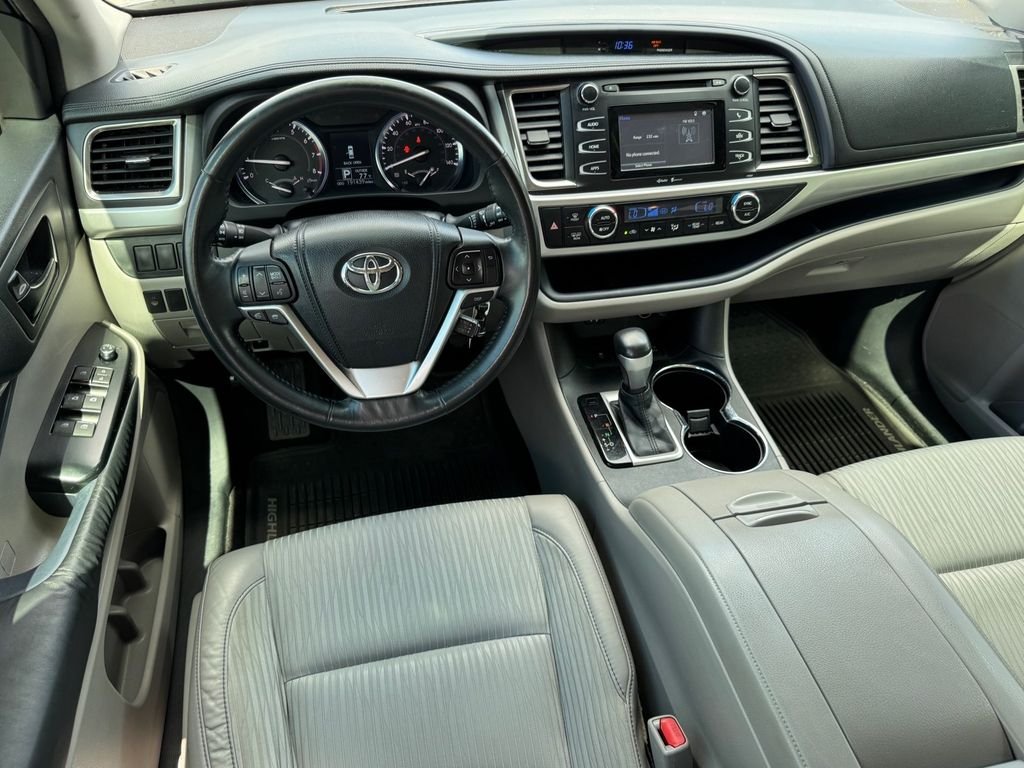 Used 2014 Silver Toyota LE Plus V6 image 11