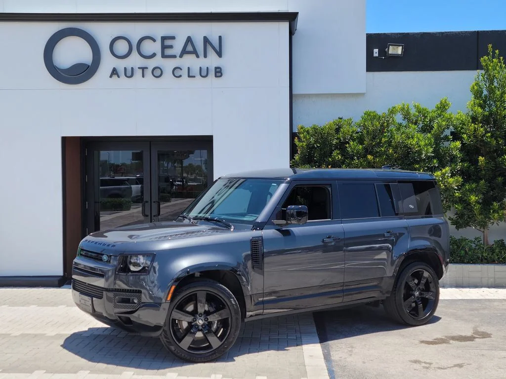 Used 2023  Land Rover V8 image 2