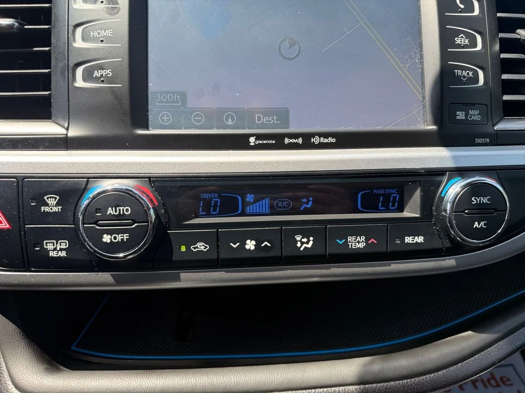 Used 2018 Gray Toyota SE image 24