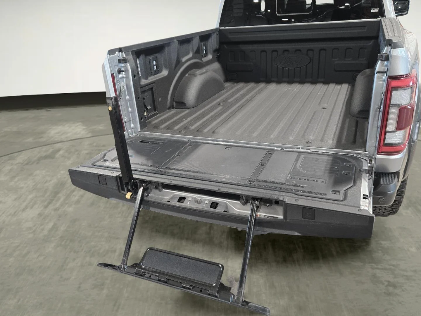 Used 2023 Iconic Silver Ford Raptor image 11
