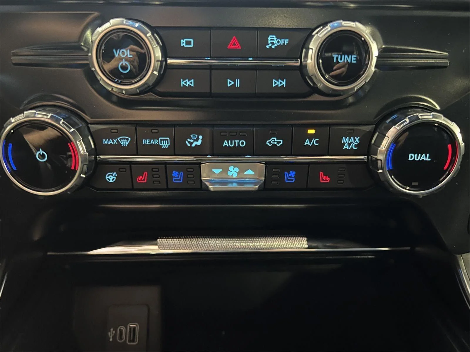Used 2026 Agate Black Ford LARIAT image 27