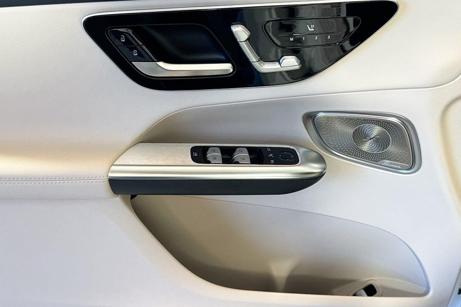 New 2026 Polar White Mercedes-Benz GLC 300 image 16