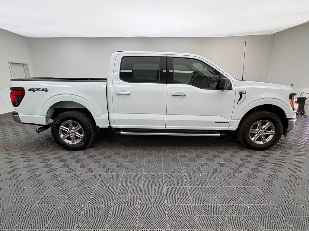 Used 2024 Oxford White Ford XLT image 5