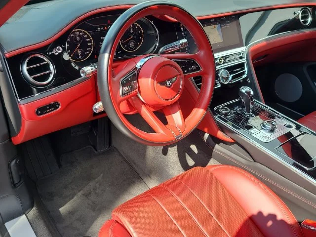 Used 2021 Black Bentley V8 image 22