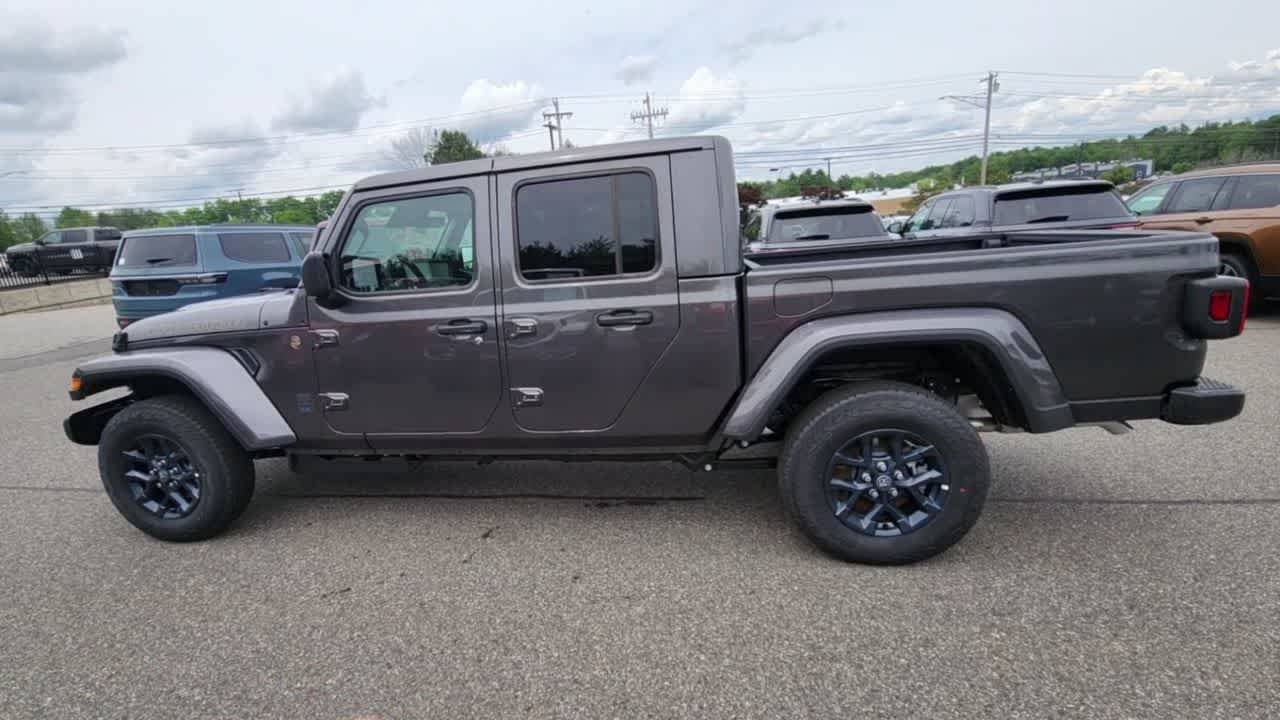 2026 Jeep Gladiator 85th Anniversary Edition - Photo 6