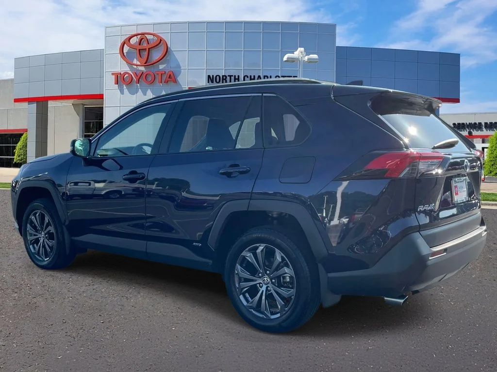 Certified Used 2024  Toyota XLE Premium image 6