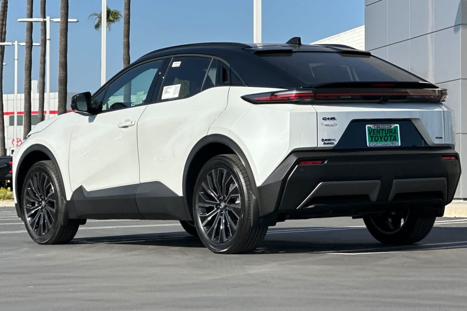 New 2026 Wind Chill Pearl with Midnight Black Metallic roof <sup>1</sup> Toyota  XSE image 6