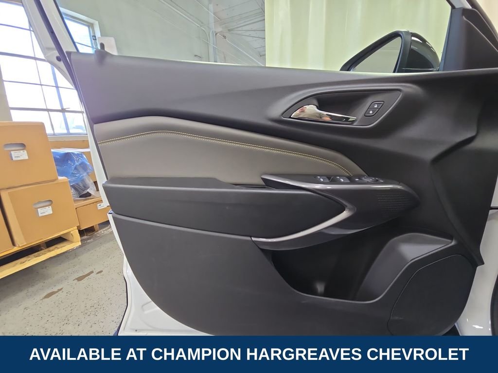 Used 2025 Summit White Chevrolet ACTIV image 30