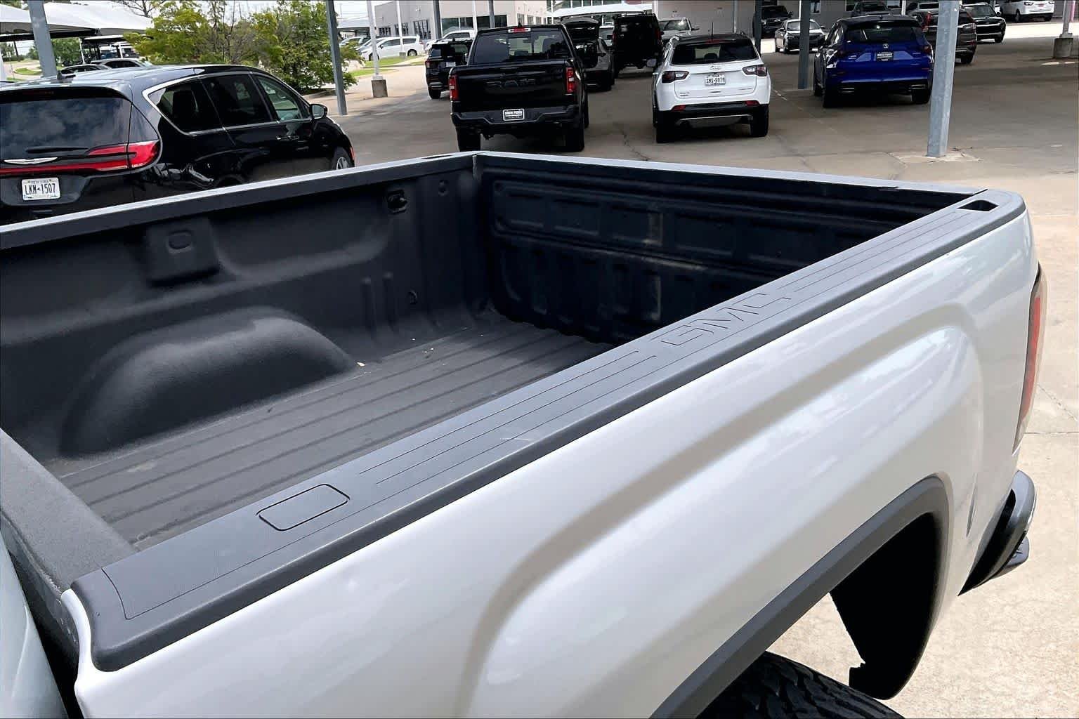 Used 2018 Quicksilver Metallic GMC SLT image 31