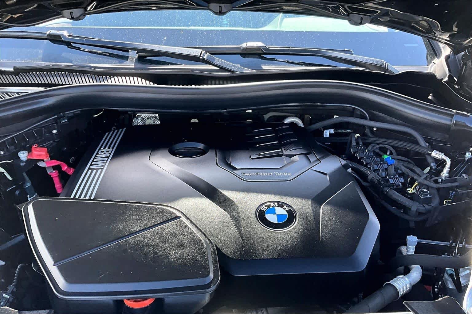 Used 2022 Black Sapphire Metallic BMW sDrive30i image 31
