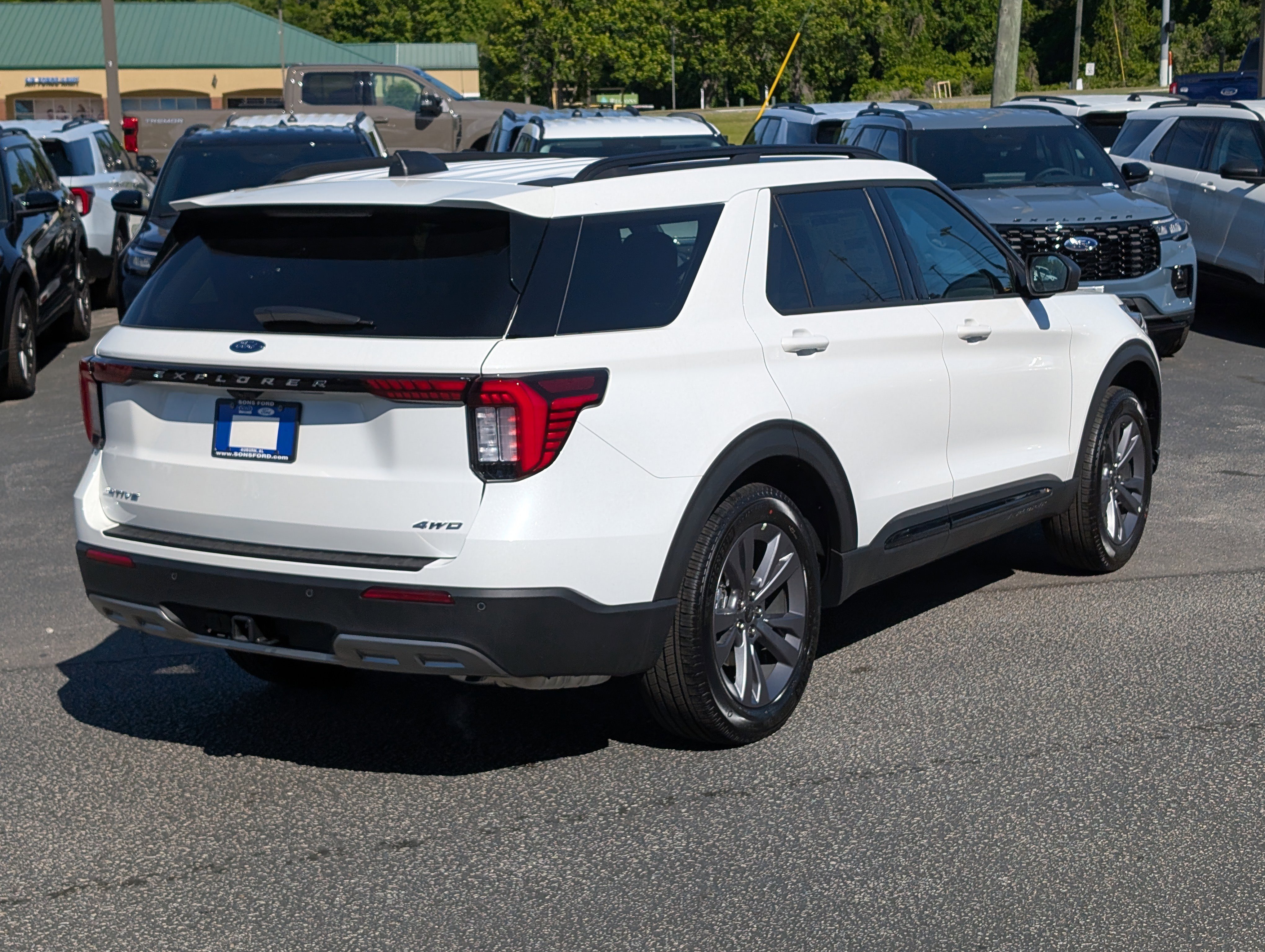 New 2026 Star White Metallic Tri-Coat FORD Active image 9