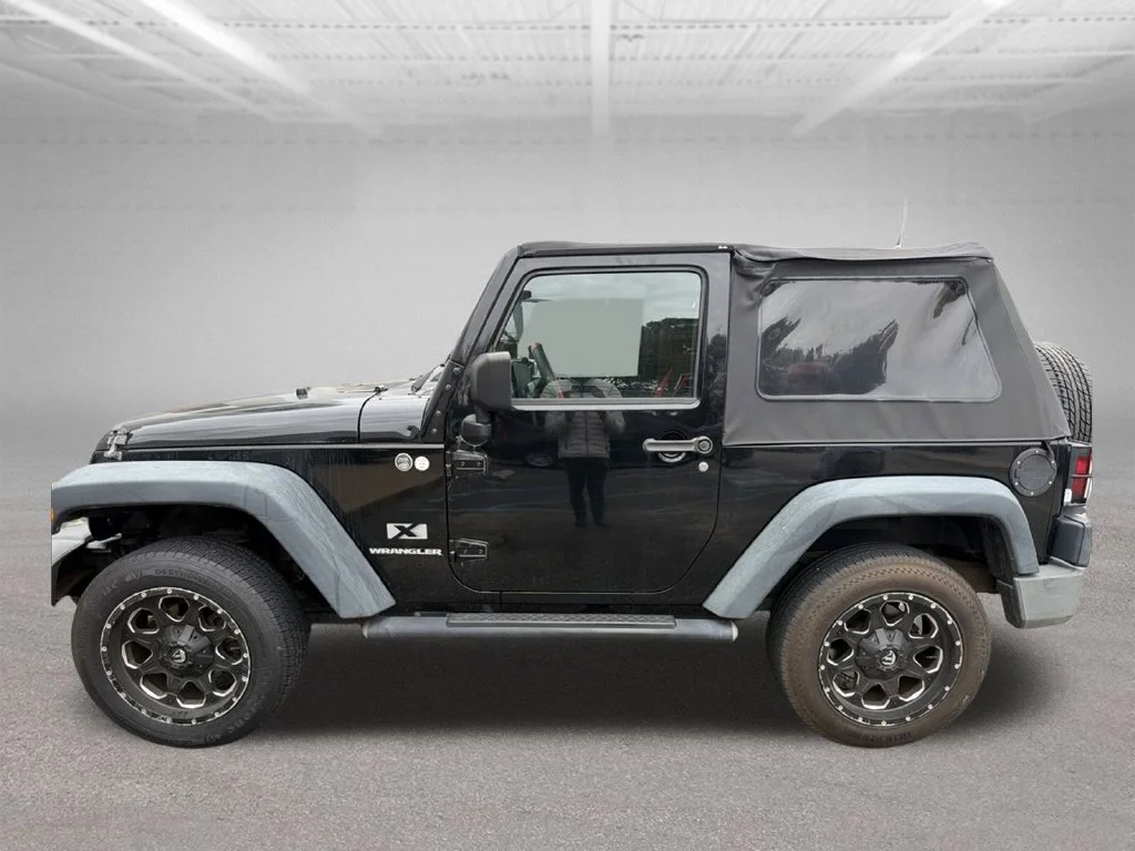 Used 2008 Black Jeep X image 2