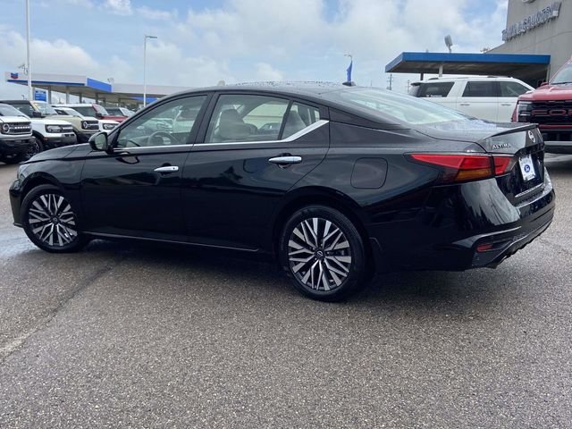 Used 2024 Black Nissan 2.5 SV image 4