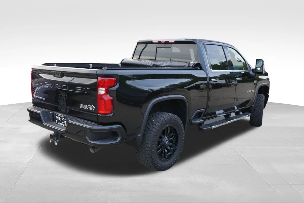 Used 2022 Mosaic Black Metallic Chevrolet High Country image 3