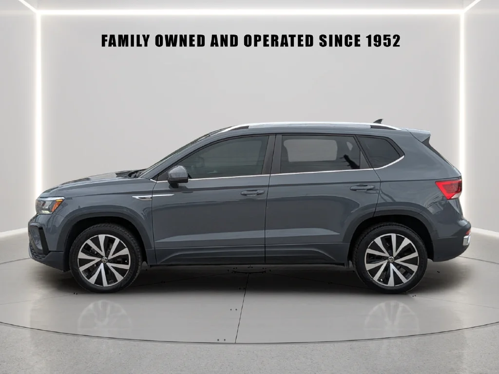 Used 2023 Gray Volkswagen 1.5T SE image 3