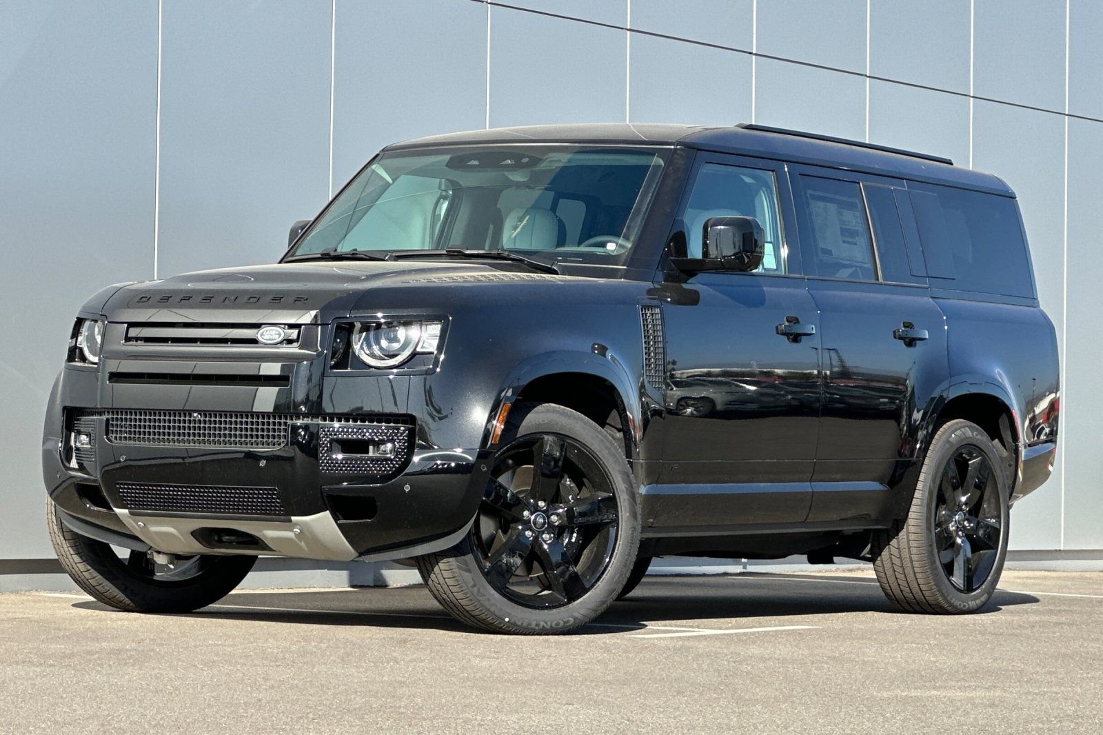 2025 Land Rover Defender V8