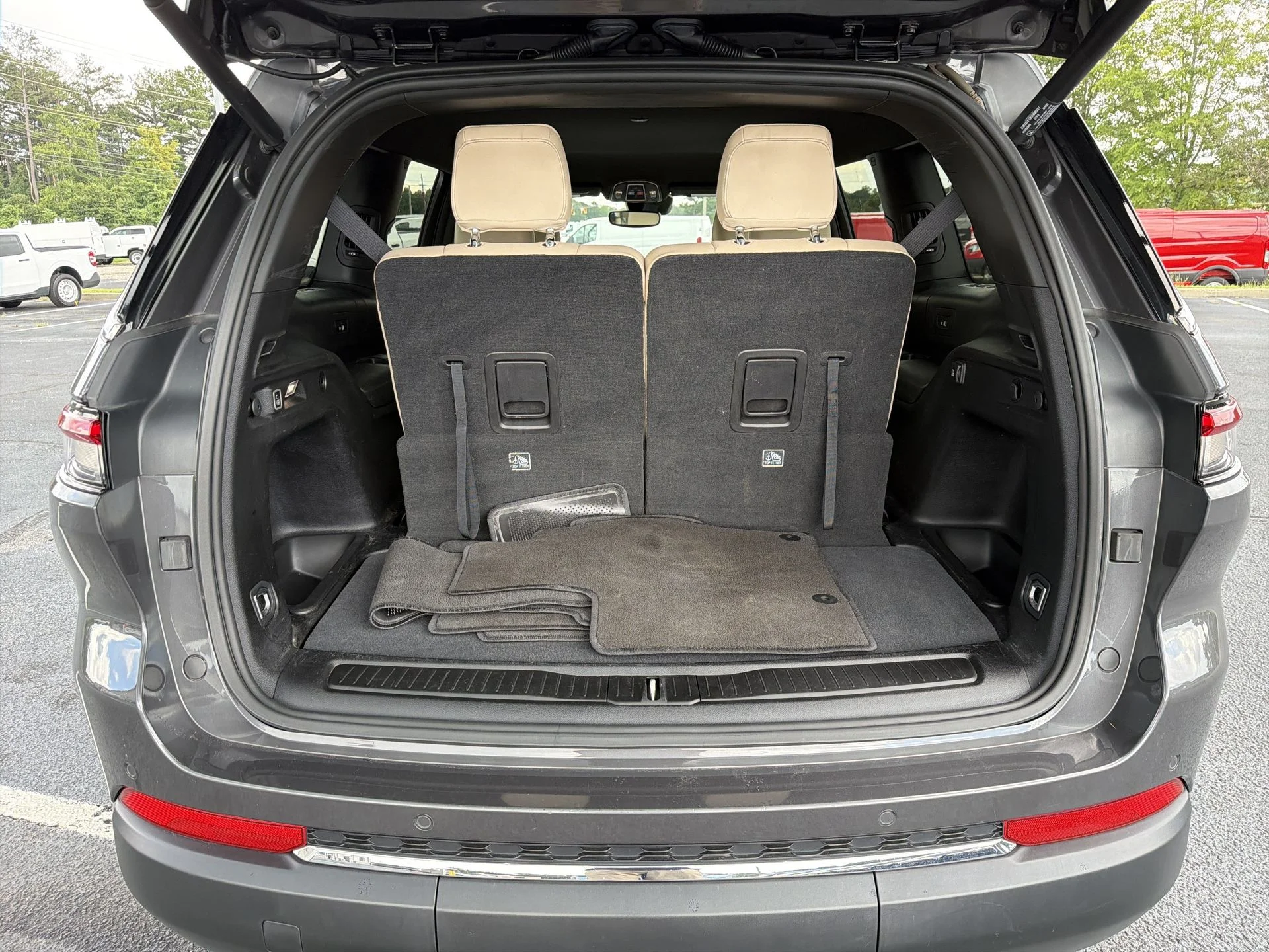 Certified Used 2023 Metallic Jeep Limited image 28