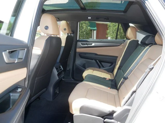 New 2026 White/off-white Volkswagen 2.0T SEL R-Line Black image 8