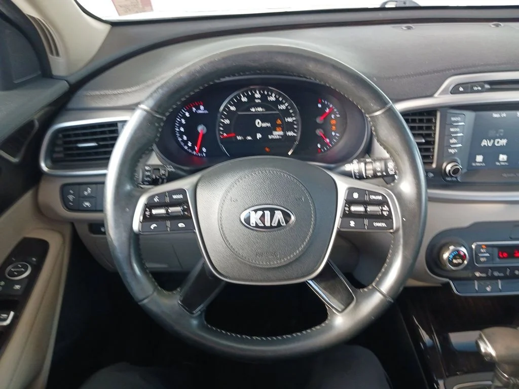 Used 2019 White Kia EX image 17