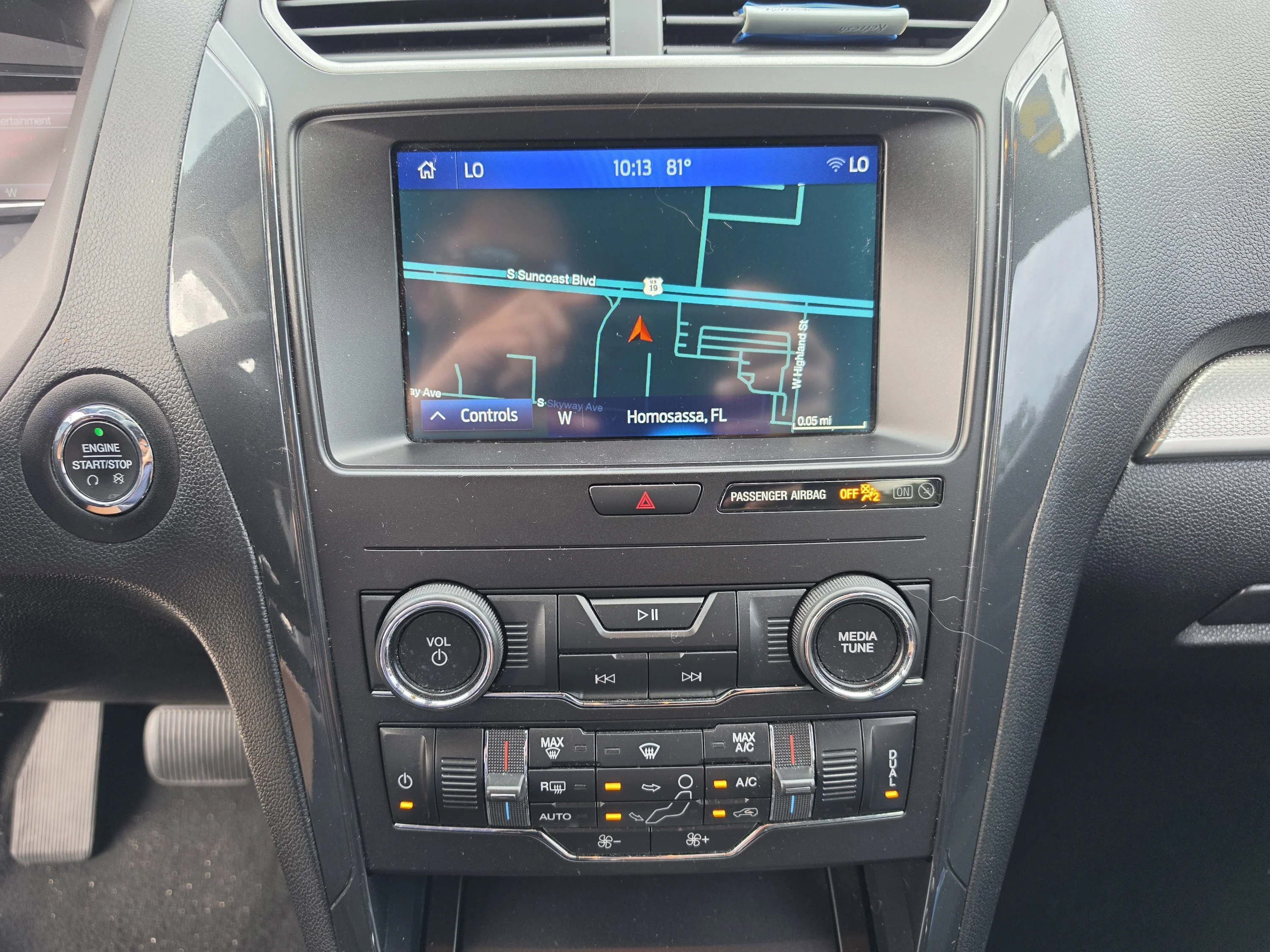 Used 2019 White Platinum Clearcoat Metallic Ford XLT image 29