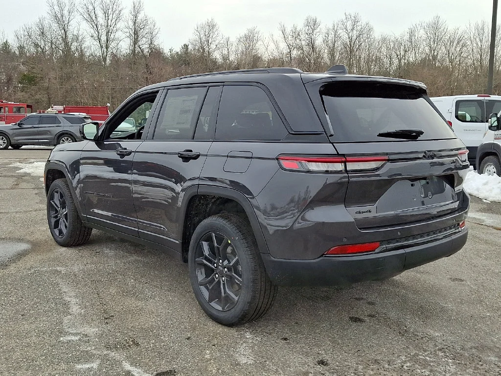 New 2025 Baltic Gray Metallic Clear-Coat Exterior Paint Jeep Limited image 6