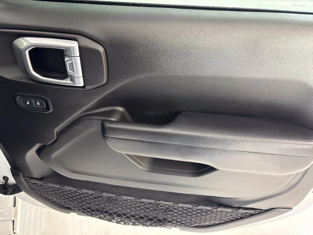 Used 2024 White Jeep Sport S image 15