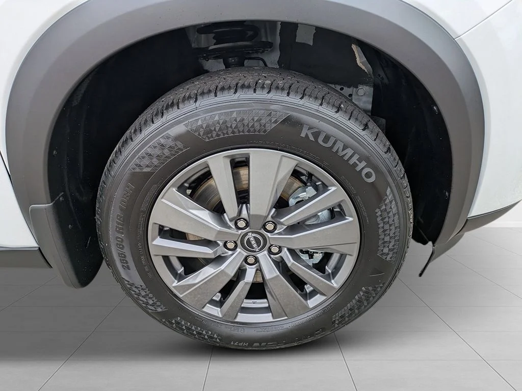 New 2026 Everest White Pearl TriCoat Nissan SV image 9