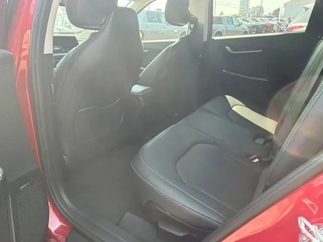 Used 2023 Runway Red Kia Wind image 16