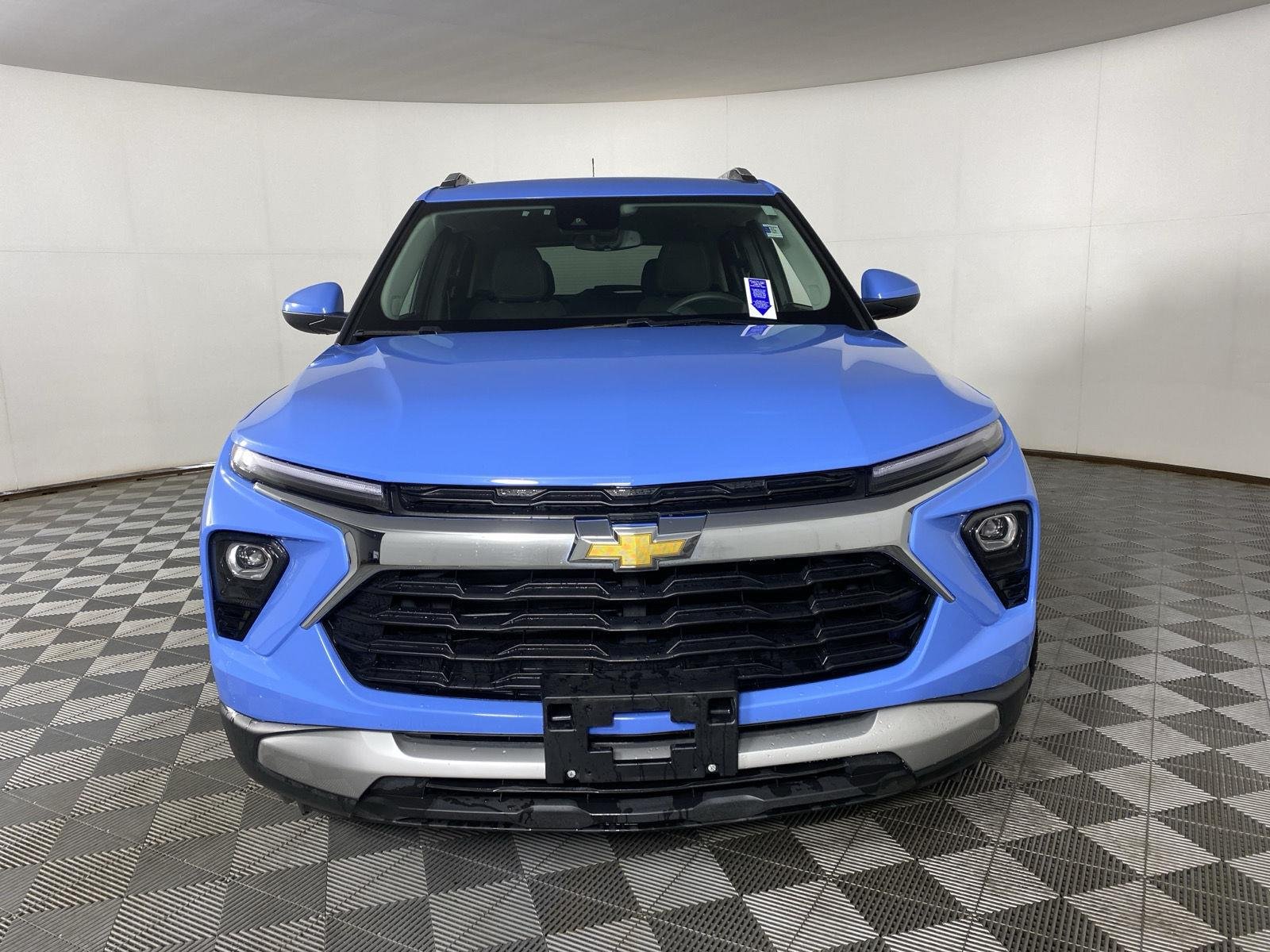Used 2024 Fountain Blue Chevrolet LT image 2